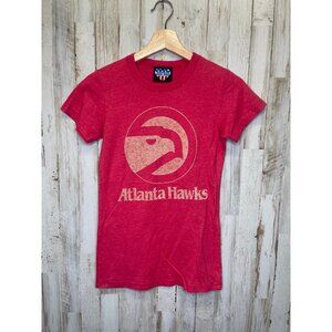 Atlanta Hawks small red T-shirt